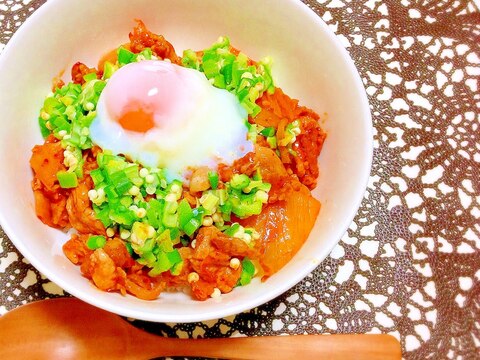 温玉のせ♡ネバトロ豚キム丼